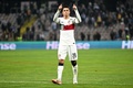 サッカー欧州選手権予選、グループJ、ボスニア・ヘルツェゴビナ対ポルトガル。試合後、サポーターの歓声に応えるポルトガルのジョアン・カンセロ（2023年10月16日撮影）。(c)Elvis BARUKCIC / AFP