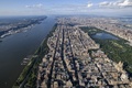 米ニューヨークの街並み。右はセントラルパーク（2021年8月5日撮影）。(c)Ed JONES / AFP