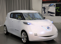 日産自動車（Nissan Motor）は8日、第42回東京モーターショー2011（Tokyo Motor Show）に、3台の電気自動車（EV）コンセプトカーを展示すると発表した。EVスポーツカー「ESFLOW（エスフロー）」と、都市向けスマートEV「Pivo3（ピボ3）」、乗用車の快適性と商用車の実用性の両立を目指した「TOWNPOD（タウンポッド）」の3車種になる。東京モーターショーは11月30日から12日11日までの日程。

写真は、神奈川県厚木市の日産のデザインセンターで展示された「TOWNPOD」（2011年10月20日撮影）。(c)AFP/TOSHIFUMI KITAMURA