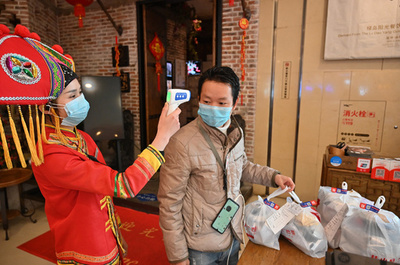 中国の外食企業、9割が資金不足 「無接触の出前」で急場しのぐ