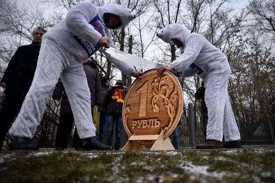 ルーブル暴落、ロシア脱出計る外国人たち