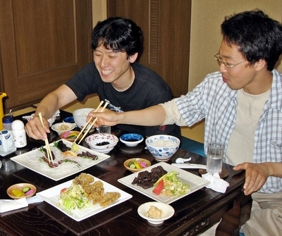 クジラ料理を堪能しよう、横浜の飲食店街に「くじら横町」