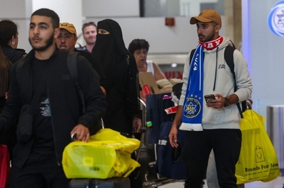 イスラエルサッカーファン 「反ユダヤ的」衝突発生のオランダから帰国