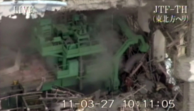 福島第1原発、上空からの最新映像 防衛省