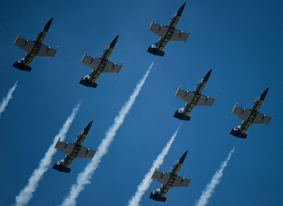 ブライトリング・ジェットチーム、マレーシアで曲芸飛行を実演