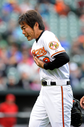 上原 腹部に打球を受けて降板、シーズン2敗目を喫す