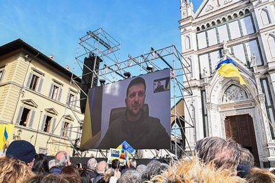 ウクライナ大統領がビデオ演説 伊フィレンツェで反戦集会