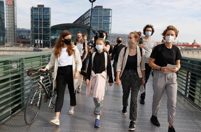 グレタさん高校に復帰、環境活動のための休学期間終えて