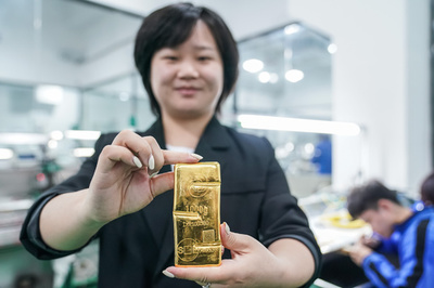 中国で金の「爆買い」復活 経済回復の象徴、政府の「脱ドル政策」も