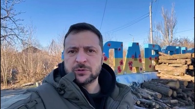 動画：ゼレンスキー氏、東部前線スラビャンスクを訪問