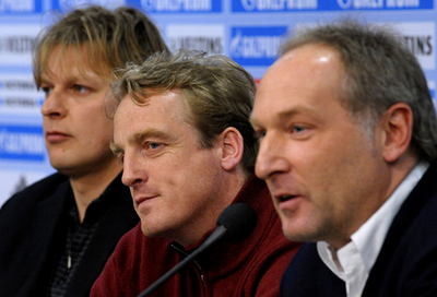 シャルケ スロムカ前監督の後任を発表