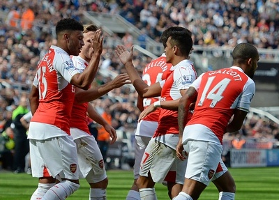 アーセナル、コロッチーニのオウンゴールに救われる 退場者を出したニューカッスルに辛勝