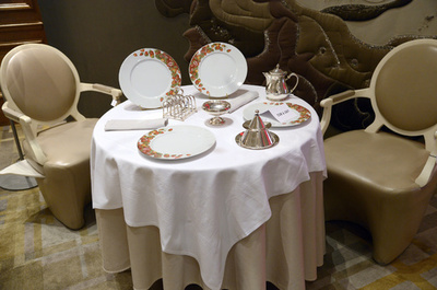 レストランで案内される席、決め手は「客の外見」？仏紙