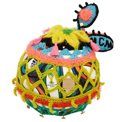 「MCM」がサッカーボールを特別デザイン、チャリティープロジェクト