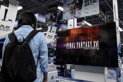 Fans hail 'dark' storyline as new Final Fantasy title released