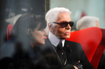 パリ老舗百貨店でTV公開収録、カールとイネスが登場