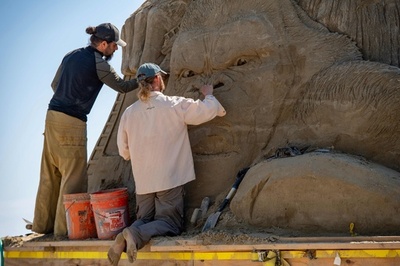 砂の「キング・コング」 米マサチューセッツ州のビーチに出現