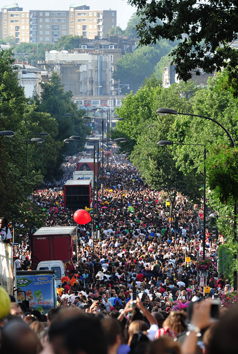 カリブの祭典、英「ノッティングヒル・カーニバル」が盛大なフィナーレ