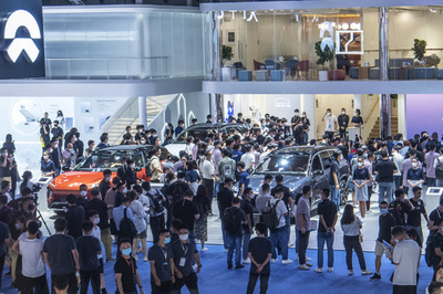 テスラ、トヨタ、シトロエン… 中国で「異次元」の値下げ合戦