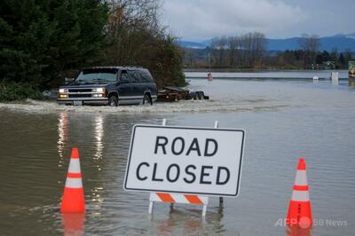 米シアトル近郊で堤防決壊、4万6000人に避難命令