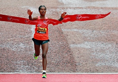 伏兵トゥファが女子の部で優勝、ロンドンマラソン