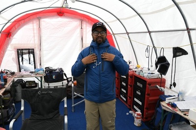 世界一高所の緊急救命室、エベレスト登山者らの救助に奮闘