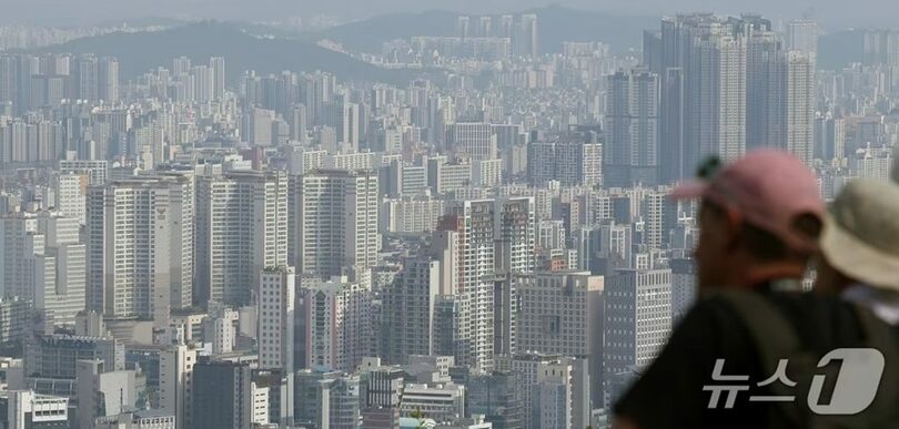 ソウルの南山から望むマンション群＝2026年10月12日(c)news1