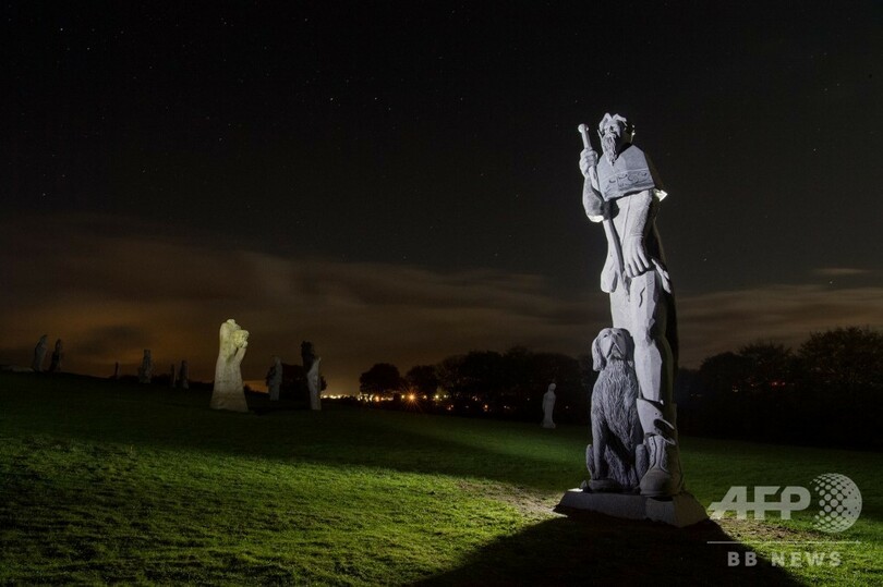 133体の聖人像並ぶ谷、目指すは1000体 フランス