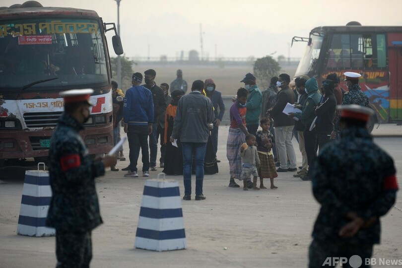 スー・チー氏拘束に歓喜、ロヒンギャ難民キャンプ