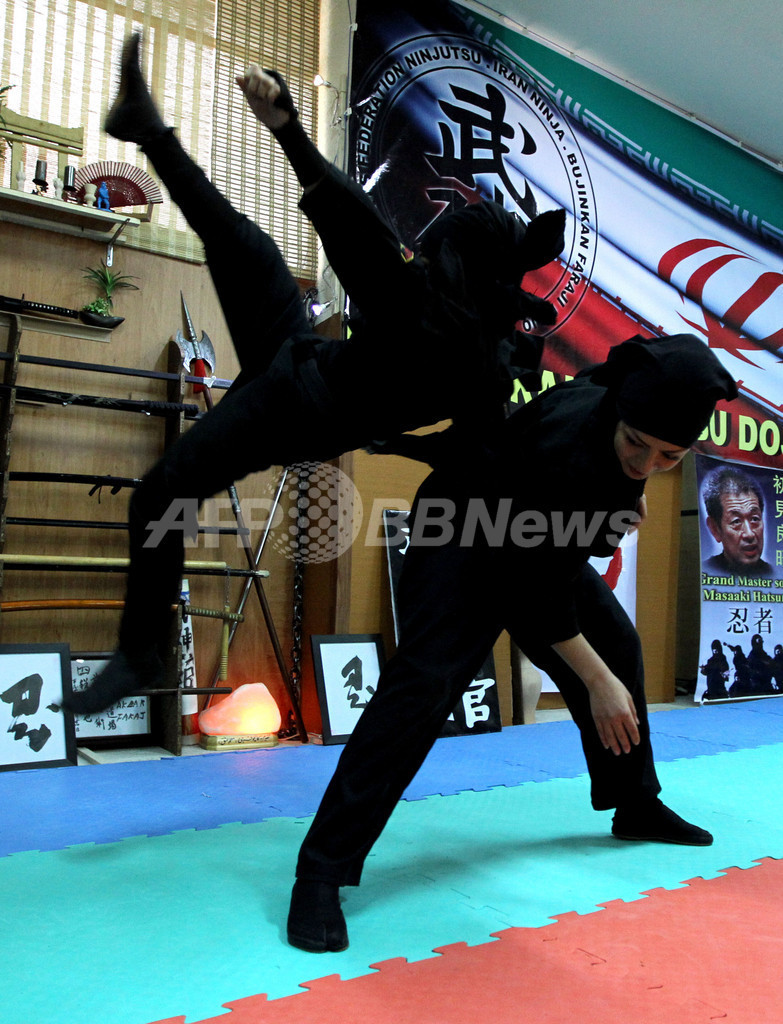 イラン女性に「忍術」が人気？華麗な技を披露