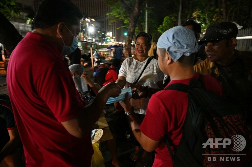 フィリピン首都近郊の火山で噴煙 国際空港での発着停止に