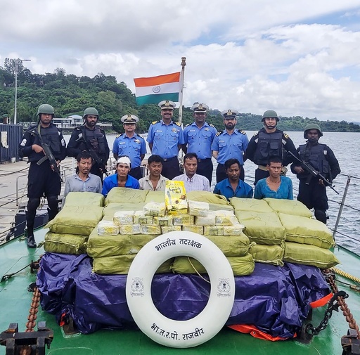 インド沿岸警備隊、不審船から麻薬1160キロ押収 ミャンマー人6人拘束