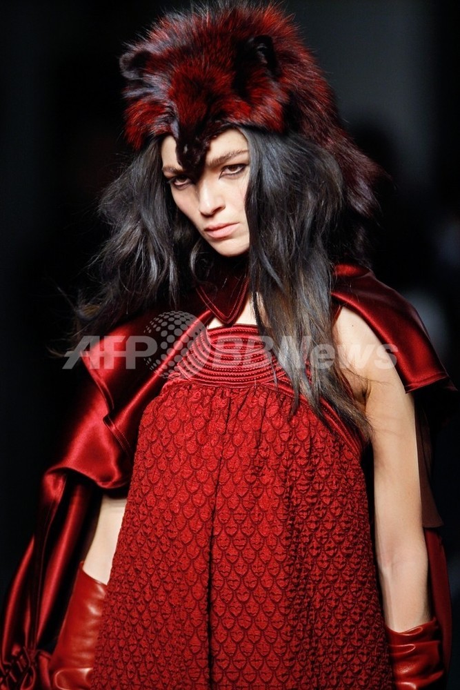 ＜08/09年秋冬パリ・コレクション：モデル＞マリアカルラ・ボスコーノ 写真8枚 国際ニュース：AFPBB News