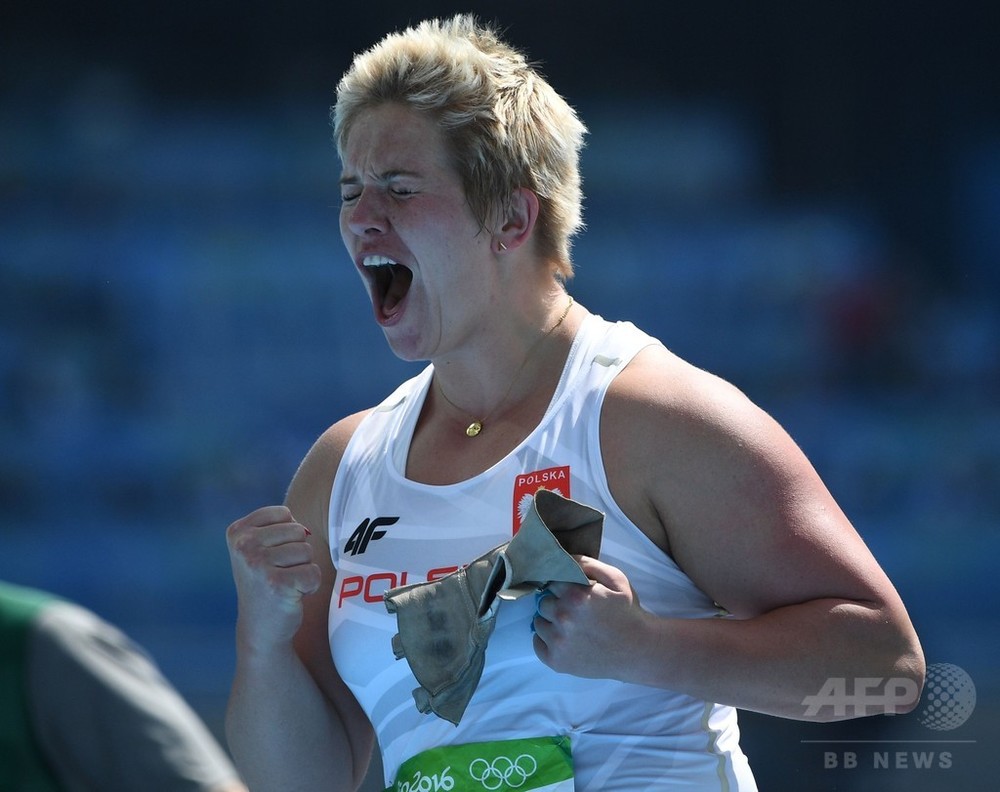 ポーランドのウロダルチュク、世界新で金メダル 女子ハンマー投げ 写真