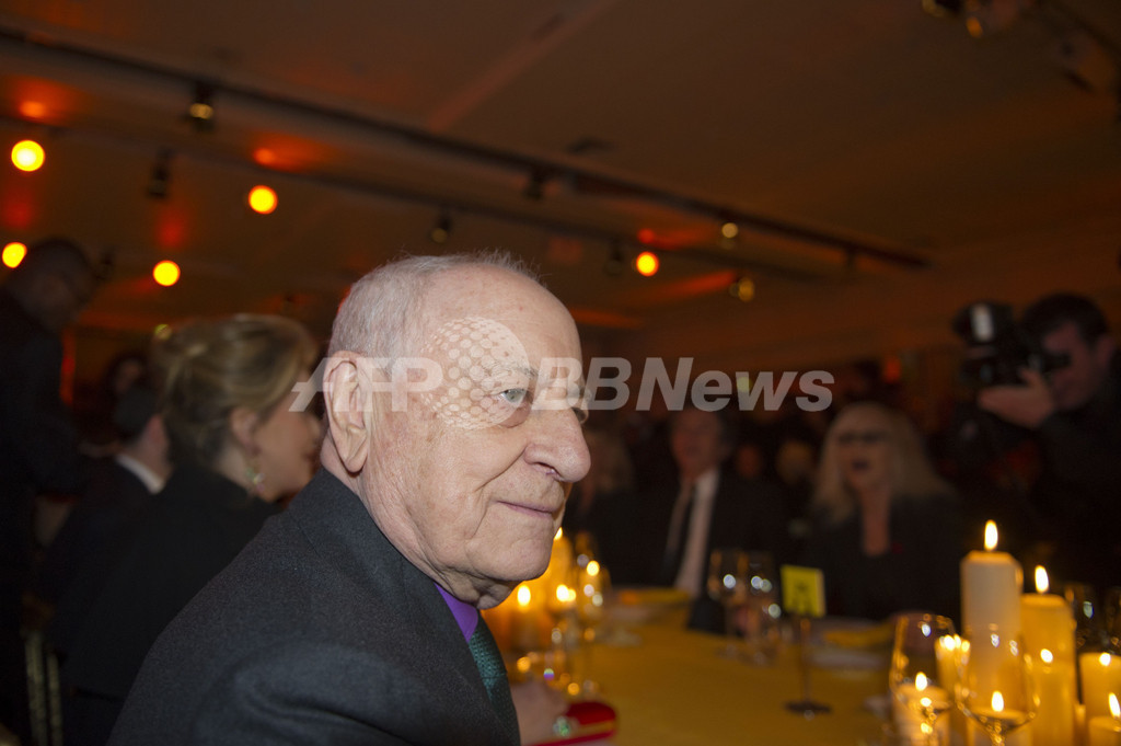 D・クルーガーやゴルチエら出席、パリでエイズ撲滅のチャリティパーティ