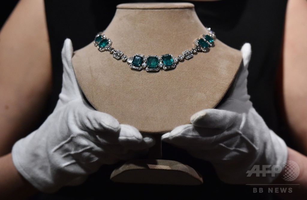 サッチャー元英首相ゆかりの品々公開、15日競売へ ロンドン