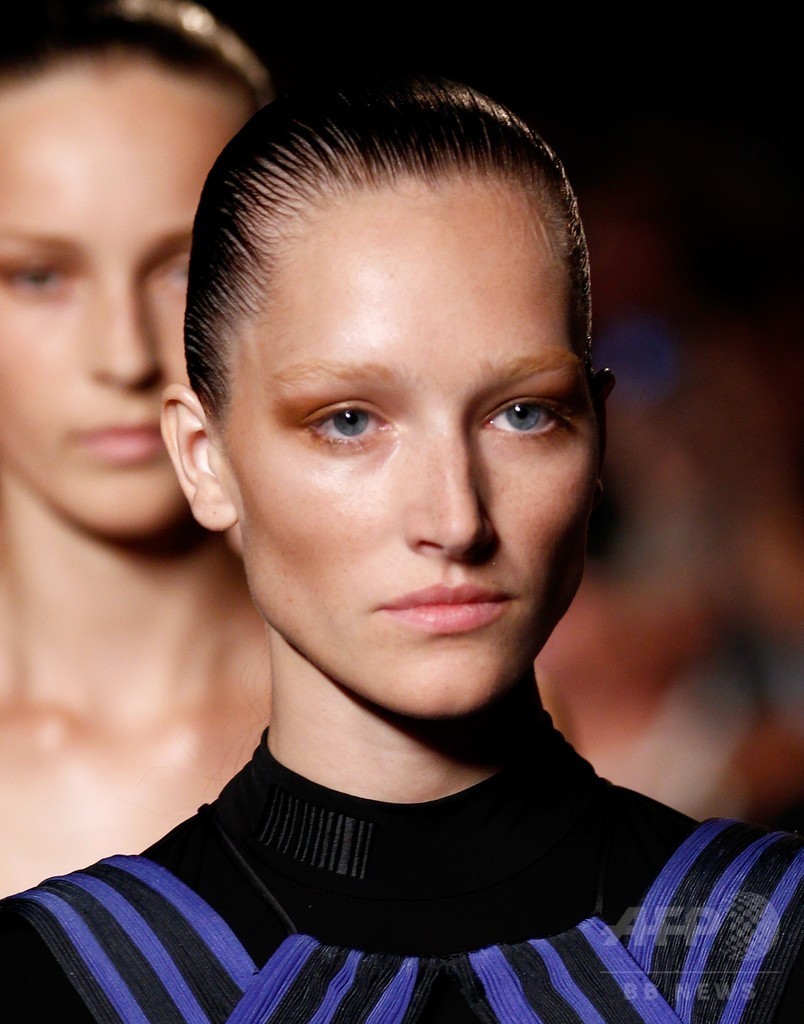 スニーカースタイルがさらに進化！？「アレキサンダー ワン」15年春夏