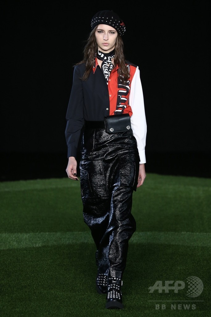 若者へのメッセージを服に、「マーク BY マーク ジェイコブス」15/16年秋冬