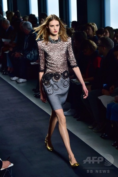 着る人の個性を引き立てる服を提案、「ボッテガ・ヴェネタ」15/16秋冬