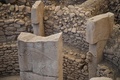 トルコのシャンルウルファにある古代遺跡ギョベクリテペの石柱（2022年5月18日撮影）。(c)Ozan KOSE / AFP