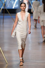 米ニューヨーク市内で発表された「ジェイソン ウー（Jason Wu）」14年春夏コレクション（2013年9月6日撮影）。（c）AFP/Getty Images/Peter Michael Dills