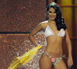 2009年の優勝者、ベネズエラ代表のステファニア・フェルナンデス（Stefania Fernandez）さん。バハマスのパラダイス島で開かれた最終選考会の水着審査で（2009年8月23日撮影）。(c)AFP/TIMOTHY A. CLARY