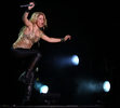 コロンビア出身の歌手シャキーラ（Shakira）が4月29日、アラブ首長国連邦（UAE）アブダビ（Abu Dhabi）で開催されたコンサートに出演した（4月29日撮影）。(c)AFP/KARIM SAHIB
