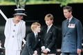 英国の（左から）故ダイアナ元皇太子妃、次男ヘンリー王子、長男ウィリアム王子、チャールズ皇太子（1995年8月19日撮影、資料写真）。(c)Johnny EGGITT / AFP