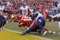 19NFL、AFC決勝、カンザスシティ・チーフス対テネシー・タイタンズ。27ヤードのタッチダウンランを決めるカンザスシティ・チーフスのパトリック・マホームズ（中央左、2020年1月19日撮影）。(c)David Eulitt/Getty Images/AFP