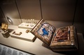 改修を終えた仏パリのフランス国立図書館が公開した美術品（2022年9月5日撮影）。(c)STEPHANE DE SAKUTIN / AFP