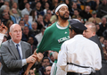 09-10NBA、ボストン・セルティックス対フィラデルフィア・セブンティシクサーズ。2度のテクニカルファウルで退場処分となったセルティックスのラシード・ウォーレス。（2009年12月18日撮影）(c)AFP/Getty Images/NBAE/Brian Babineau