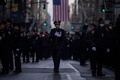 ウィルバート・モラ巡査の葬儀に集まった警察官。米ニューヨークで（2022年2月2日撮影）。(c)Ed JONES/AFP