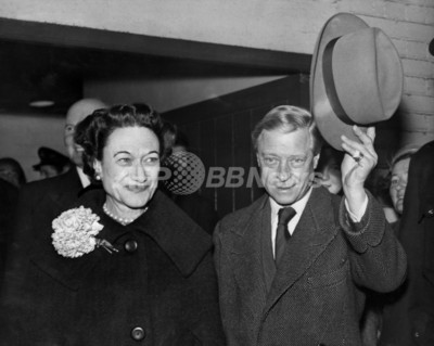 英「世紀の恋」の宝飾品、1億円で落札 写真2枚 マリ・クレール