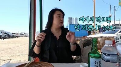 海辺の席で一人酒を楽しむ女性に「早く食べて」…韓国・観光地の飲食店“おひとり様”冷遇